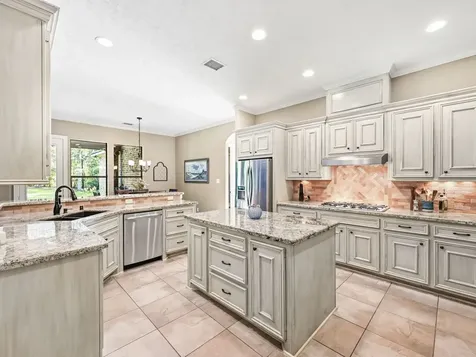 127 Leah Drive Montgomery TX 77316