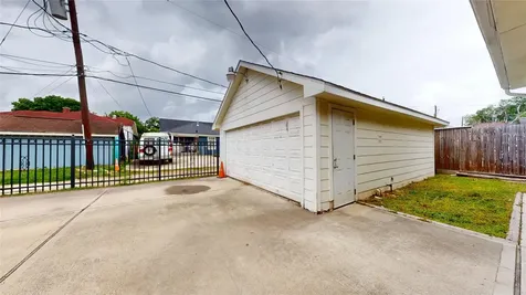 101 Eastgate Street Houston TX 77012