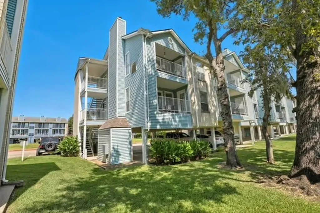 18617 Egret Bay Boulevard 702 Webster TX 77058