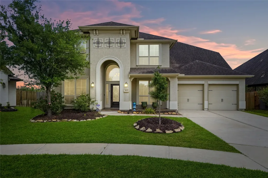 1813 Emerald Trace Lane Pearland TX 77584