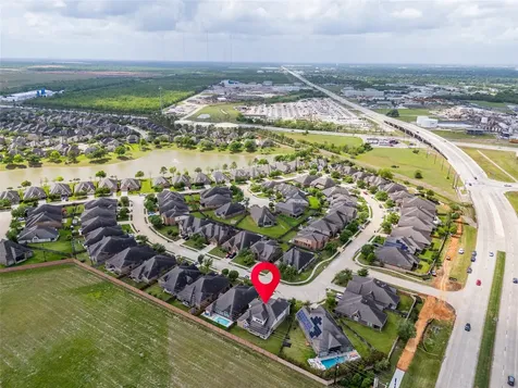 1813 Emerald Trace Lane Pearland TX 77584