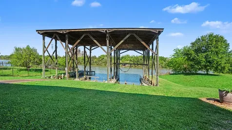 2208 Elton Street Baytown TX 77520