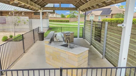 401 Bentwood Way Clute TX 77531