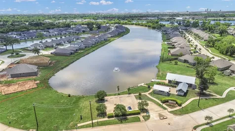 401 Bentwood Way Clute TX 77531