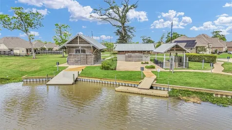 401 Bentwood Way Clute TX 77531