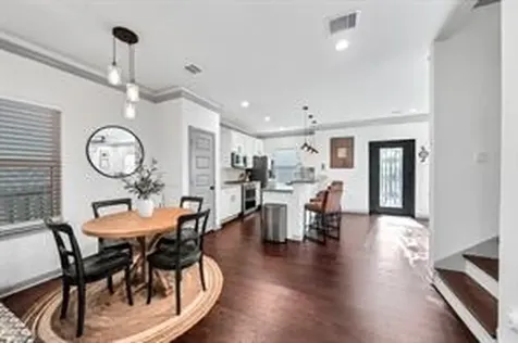 907 Frio Street Houston TX 77012