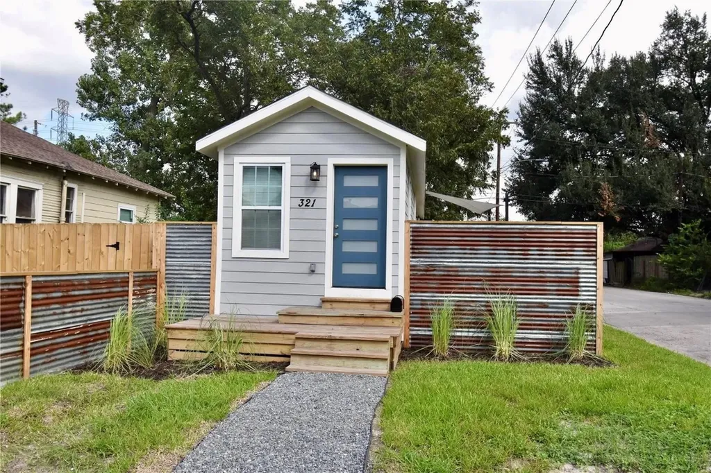 321 E 35th Street Houston TX 77018