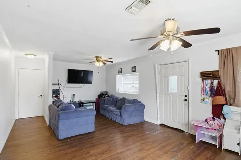 1701 W Humble Street Baytown TX 77520