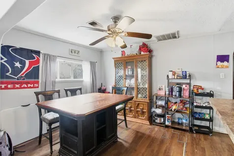 1701 W Humble Street Baytown TX 77520