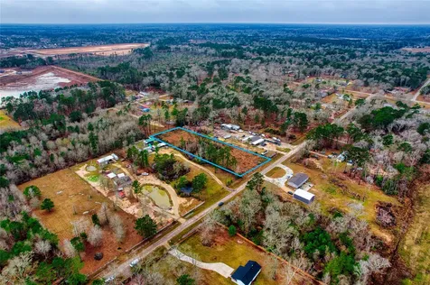 1695 County Road 3434 N Cleveland TX 77327