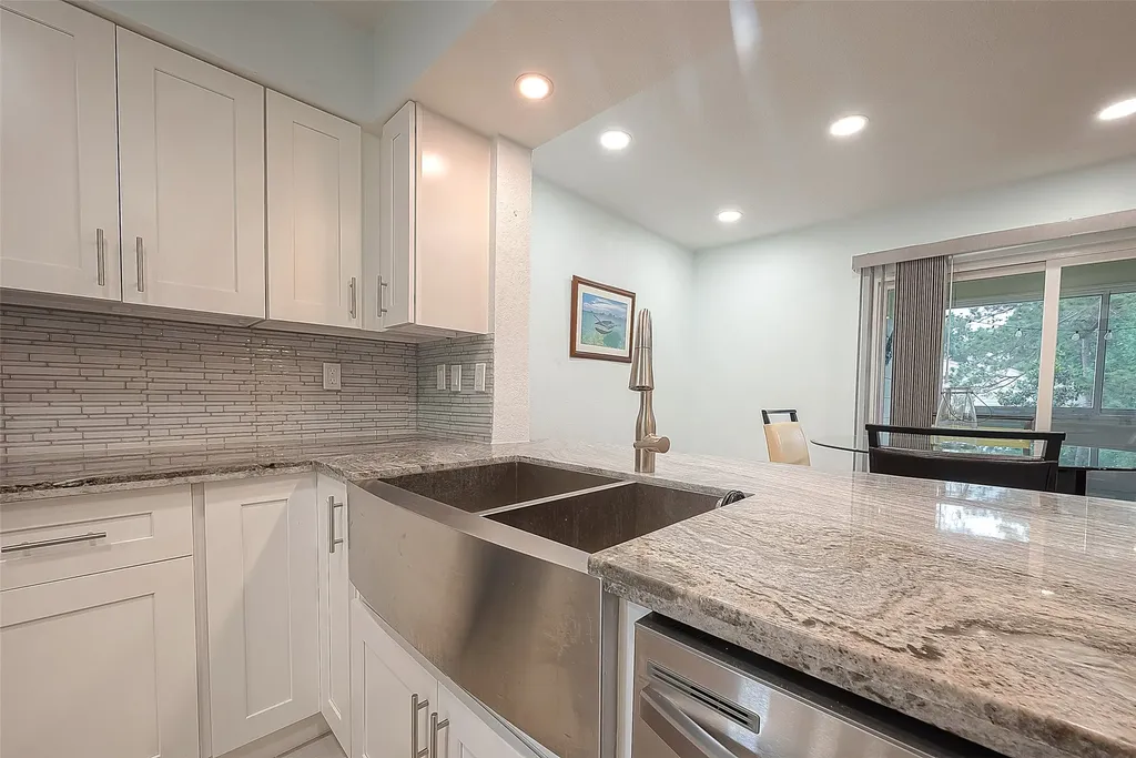 14515 Wunderlich Drive 610 Houston TX 77069