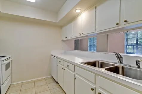 3131 Southwest Freeway C29 Houston TX 77098