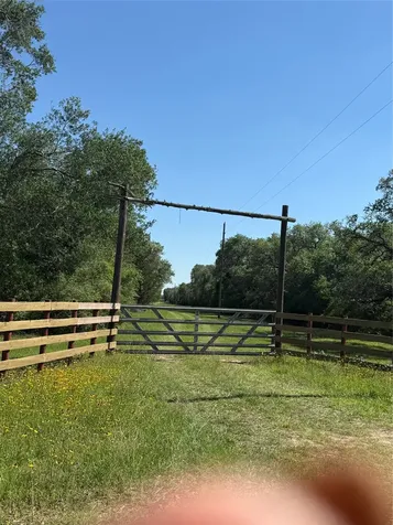 1222 Cr 2152 Rock Island TX 77470