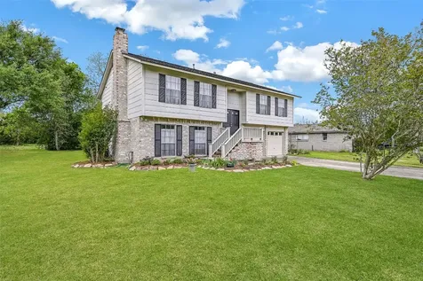 628 E Castle Harbour Drive Friendswood TX 77546
