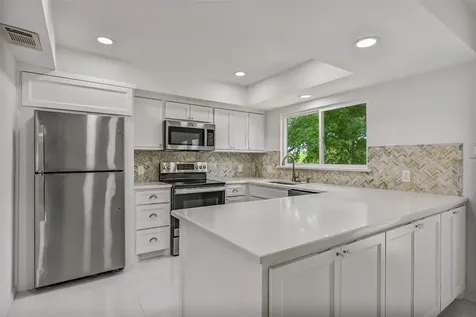 628 E Castle Harbour Drive Friendswood TX 77546