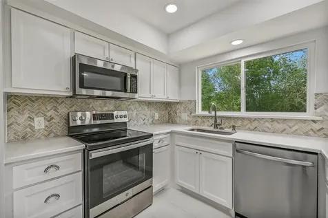 628 E Castle Harbour Drive Friendswood TX 77546