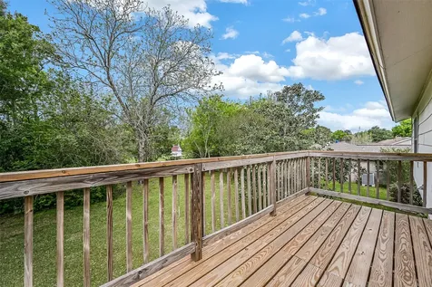 628 E Castle Harbour Drive Friendswood TX 77546