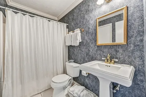 628 E Castle Harbour Drive Friendswood TX 77546
