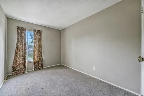 628 E Castle Harbour Drive Friendswood TX 77546