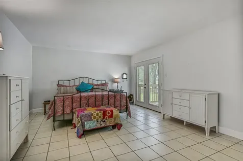 628 E Castle Harbour Drive Friendswood TX 77546