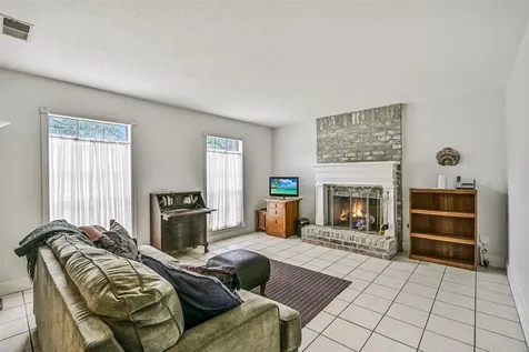 628 E Castle Harbour Drive Friendswood TX 77546