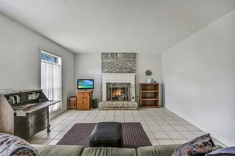 628 E Castle Harbour Drive Friendswood TX 77546