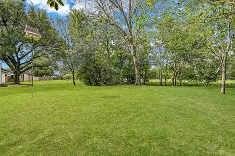 628 E Castle Harbour Drive Friendswood TX 77546