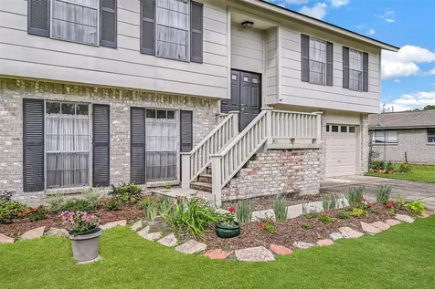 628 E Castle Harbour Drive Friendswood TX 77546