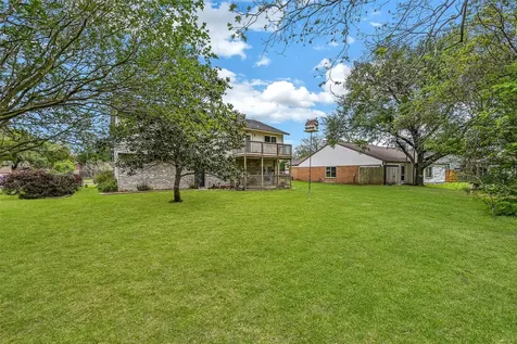628 E Castle Harbour Drive Friendswood TX 77546