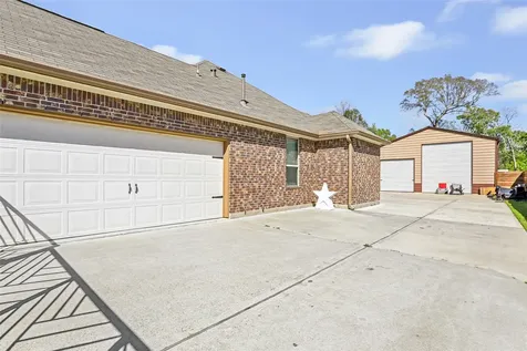 175 Road 66121 Dayton TX 77535