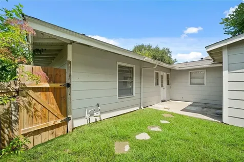 5822 Glenhurst Drive Houston TX 77033