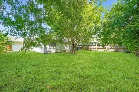 5822 Glenhurst Drive Houston TX 77033