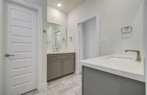 2810 Grand Fountains Drive B Houston TX 77054