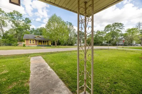 201 N Cleveland Avenue Cleveland TX 77327