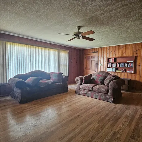 565 W Hartel Street Sour Lake TX 77659