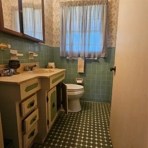 565 W Hartel Street Sour Lake TX 77659