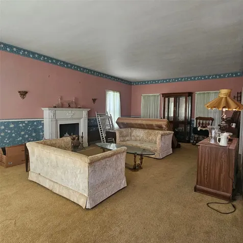 565 W Hartel Street Sour Lake TX 77659