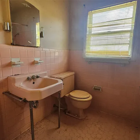 565 W Hartel Street Sour Lake TX 77659