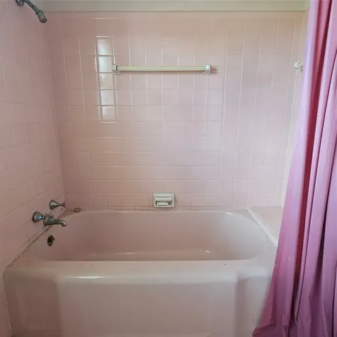 565 W Hartel Street Sour Lake TX 77659