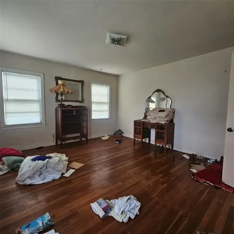 565 W Hartel Street Sour Lake TX 77659