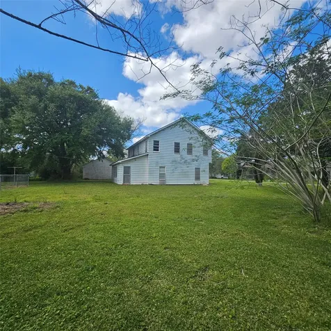 565 W Hartel Street Sour Lake TX 77659