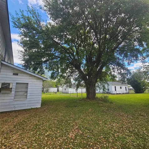 565 W Hartel Street Sour Lake TX 77659