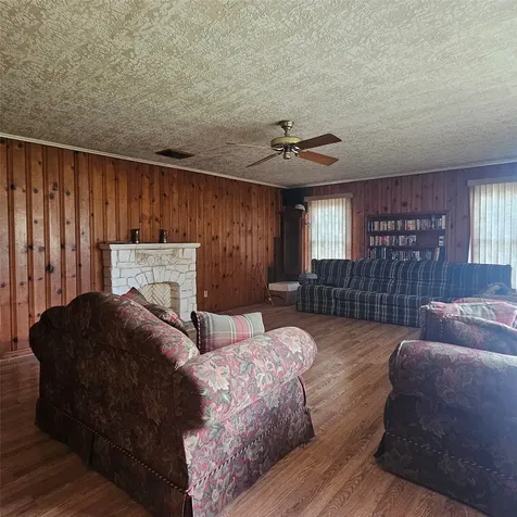 565 W Hartel Street Sour Lake TX 77659