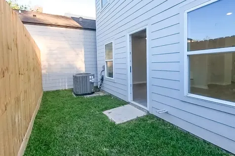 2832 Mansfield Street Houston TX 77091