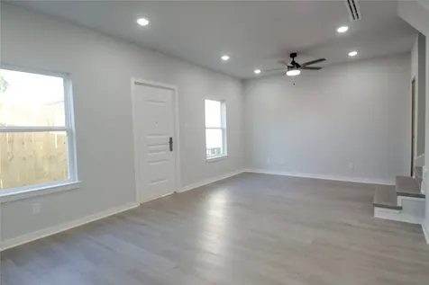 2832 Mansfield Street Houston TX 77091