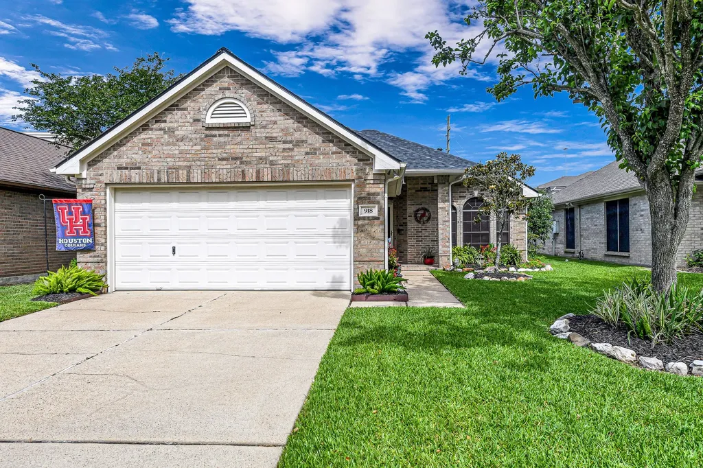 918 Peach Blossom Drive Pearland TX 77584