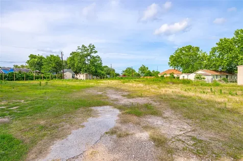 1203 S Main Street Baytown TX 77520