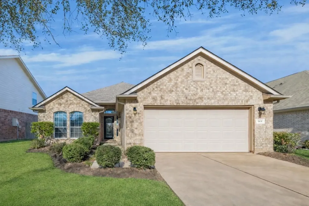 1818 High Falls Lane Pearland TX 77581