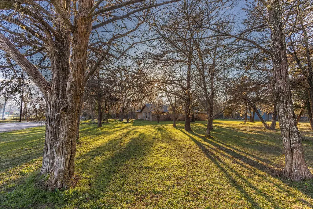125 Forrest Lane Brenham TX 77833