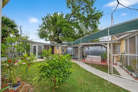 7404 Erath Street Houston TX 77023